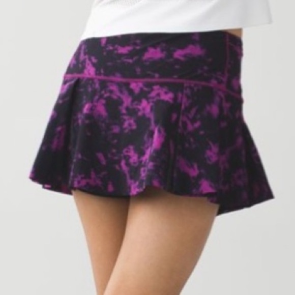 lululemon athletica Dresses & Skirts - Lululemon Hit Your Stride Skirt Breezie Regal Plum Black / Black 4